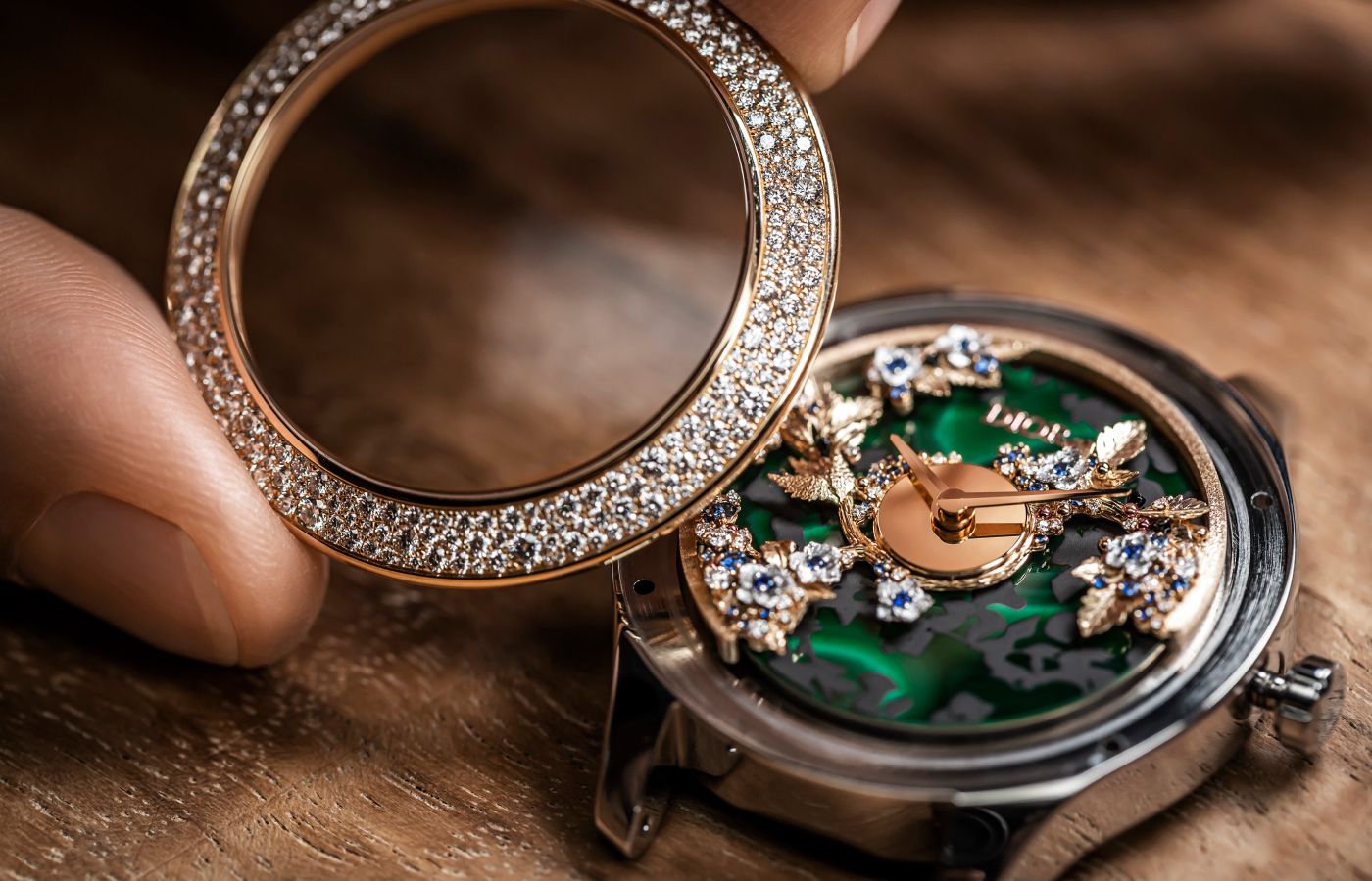  Depiction of nature and foliage against the malachite dial of the The Dior Grand Bal Milly La Nuit High Jewellery watch