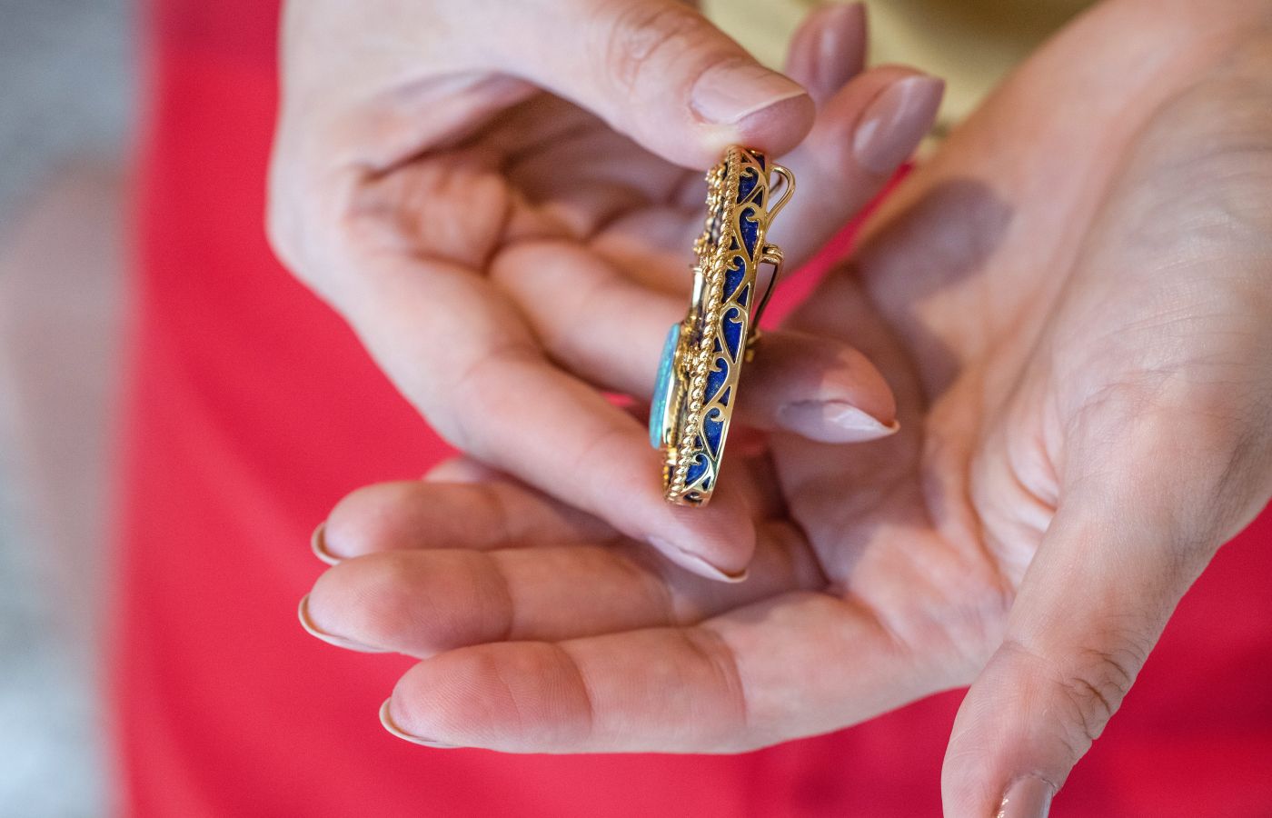  The 18k gold scroll details on an antique-style lapis lazuli, diamond and black opal brooch by Cindy Xu 