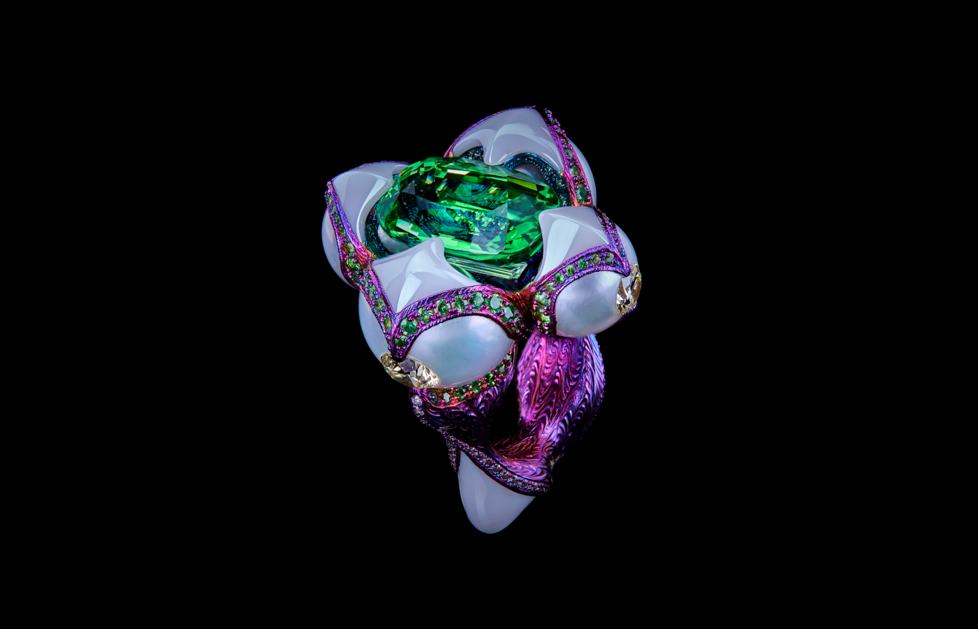 Wallace Chan Quatrain ring with a 12.28-carat tsavorite garnet, pearls, yellow diamonds and further diamonds and tsavorites in The Wallace Chan Porcelain and titanium 