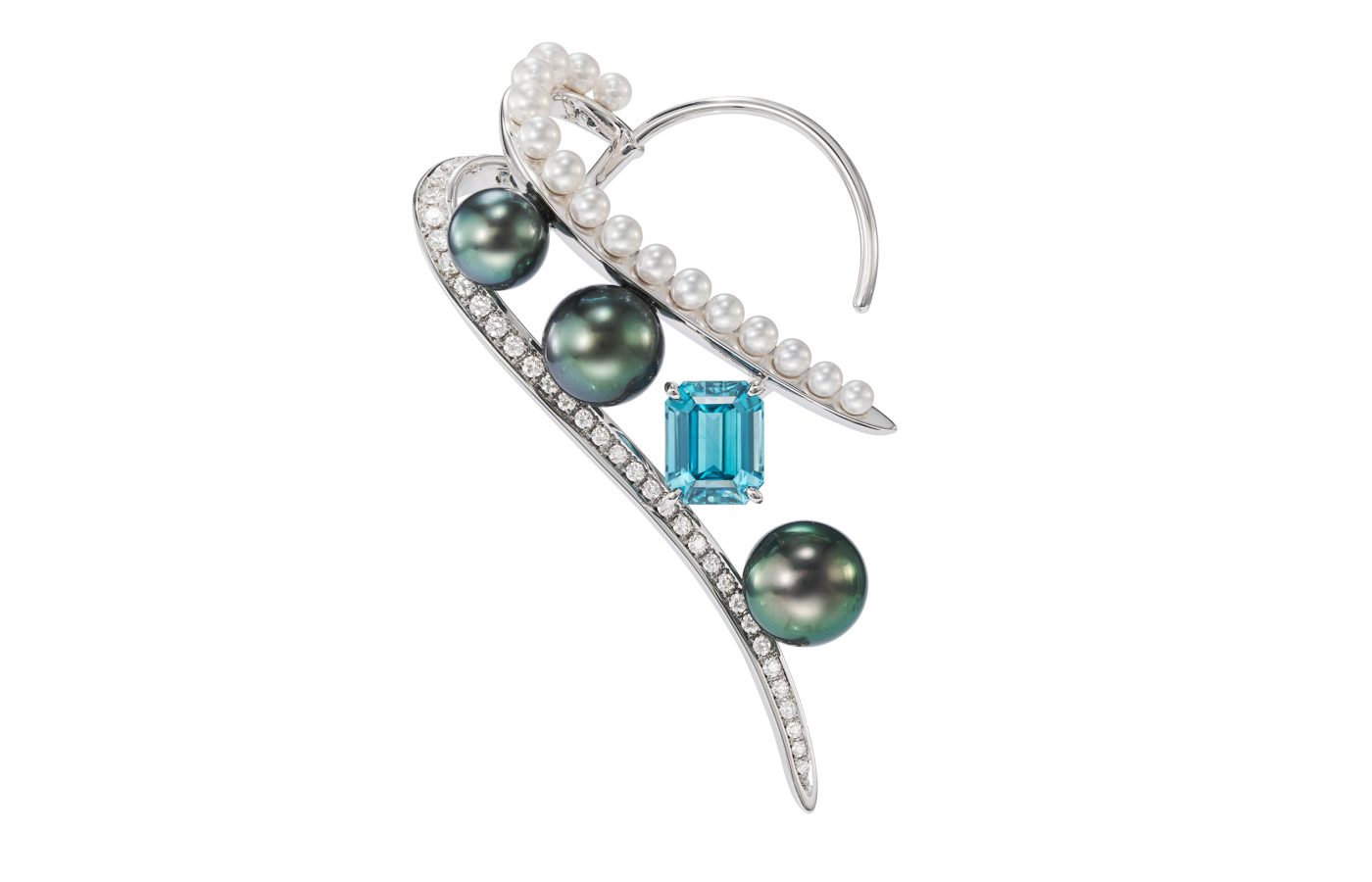  Tasaki Ocean Light ear-cuff with Akoya pearls, black South Sea pearls, blue zircon and round brilliant-cut diamonds, from the Atelier 6 Nature Spectacle High Jewellery collection