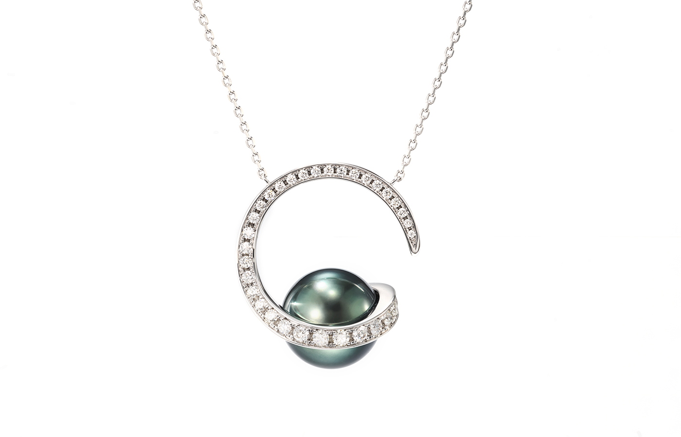 Tasaki Aurora pendant with a black South Sea pearl and round brilliant-cut diamonds in 18k white gold, from the Atelier 6 Nature Spectacle High Jewellery collection