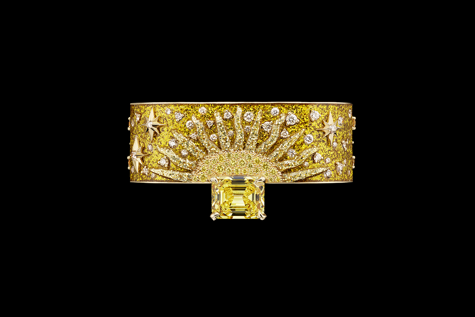  This two-finger ring with an emerald-cut yellow diamond features in the Dior Joaillerie Mini Milly Soleil Céleste set from the Les Jardins de la Couture High Jewellery collection