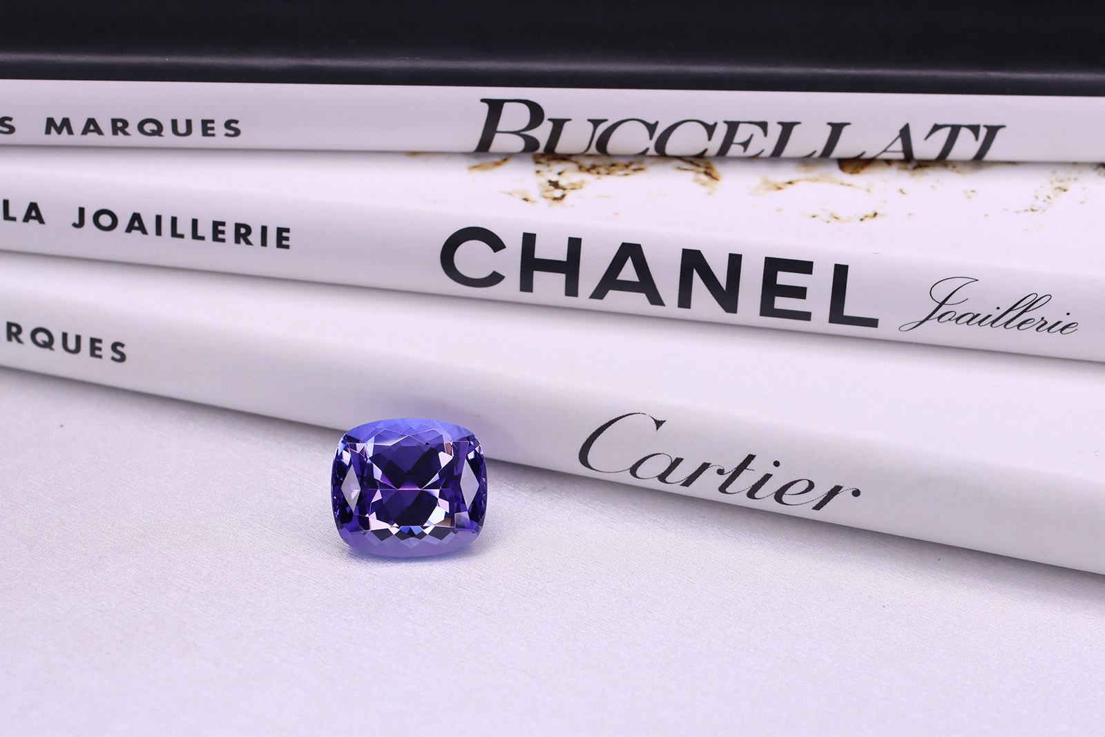Gemhype.com cushion-cut tanzanite of 15.72 carats, eye-clean and heat treated