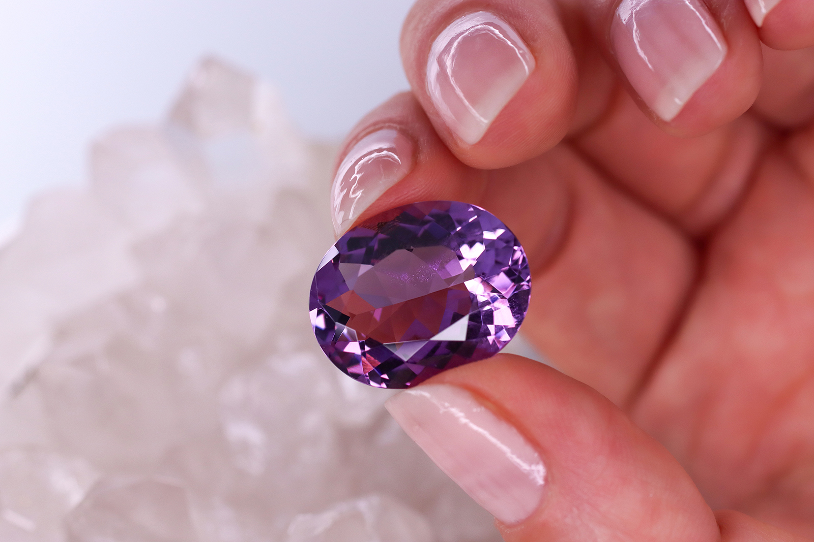 Gemhype.com oval-shaped Brazilian amethyst of 16.01 carats, no treatment with small inclusions 
