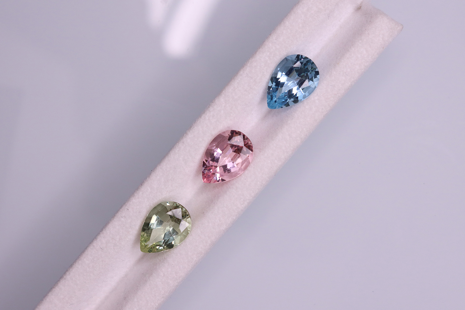  Gemhype.com mixed colour, pear-shaped beryls from Mozambique with a total weight of 10.68 carats, featuring small inclusions and no treatment (electrons irradiated) 