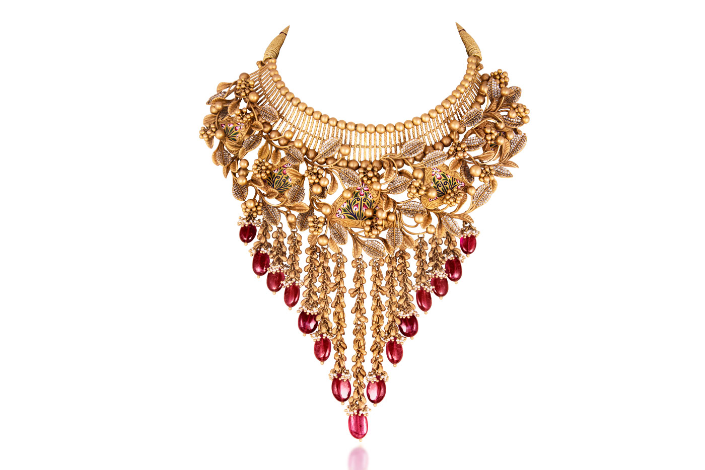  Meticulous details and gemstone drops bring this Hazoorilal Legacy necklace to life