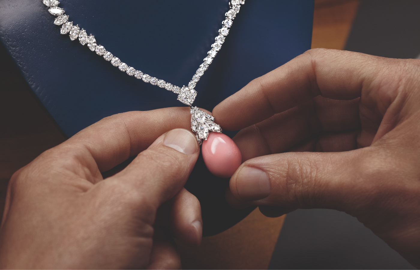  Making of the Harry Winston The Dame necklace in white gold, conch pearl and diamond from the Royal Adornments collection