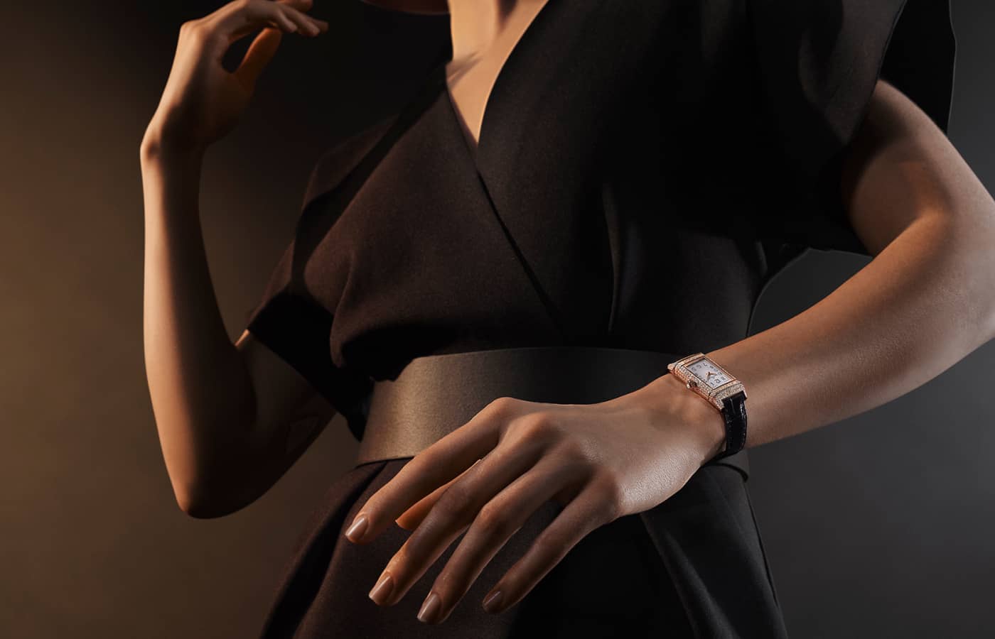  Model wearing Model wearing Jaeger-LeCoultre Reverso Classic Small Duetto watch with a pink gold and diamond case and white dial 