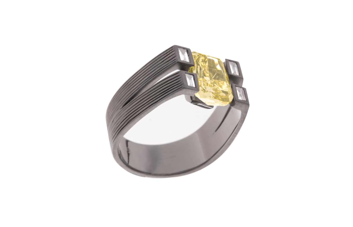  Dina Kamal V Bridge ring in blackened gold, white diamond and a fancy yellow diamond