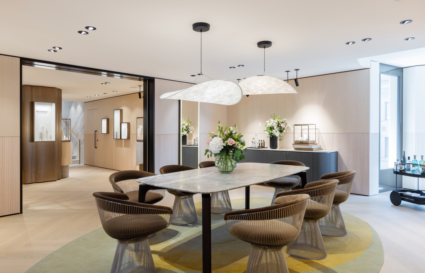  The 90m2 salon evokes the quintessential European loft space