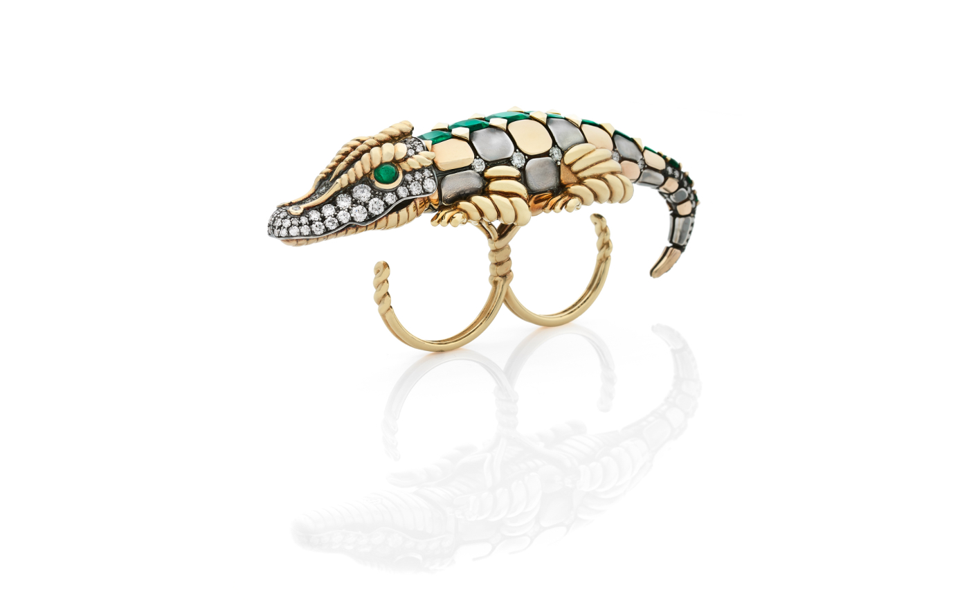  Two-finger Crocodile ring with emeralds in yellow gold and silver from Magica Naturae collection by Elie Top