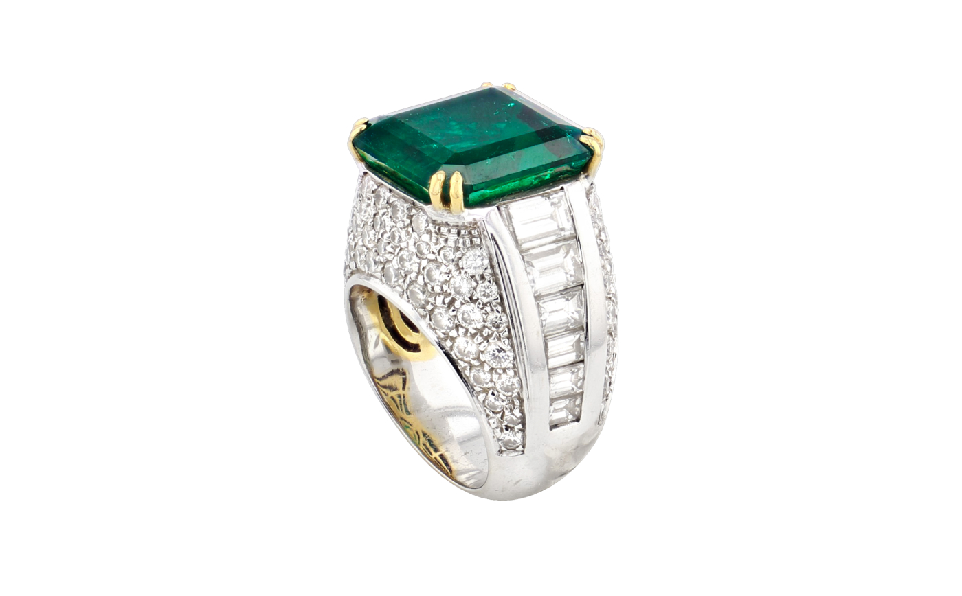  The original heirloom from which Elie Top created the 'double horn’ emerald and diamond pendant 