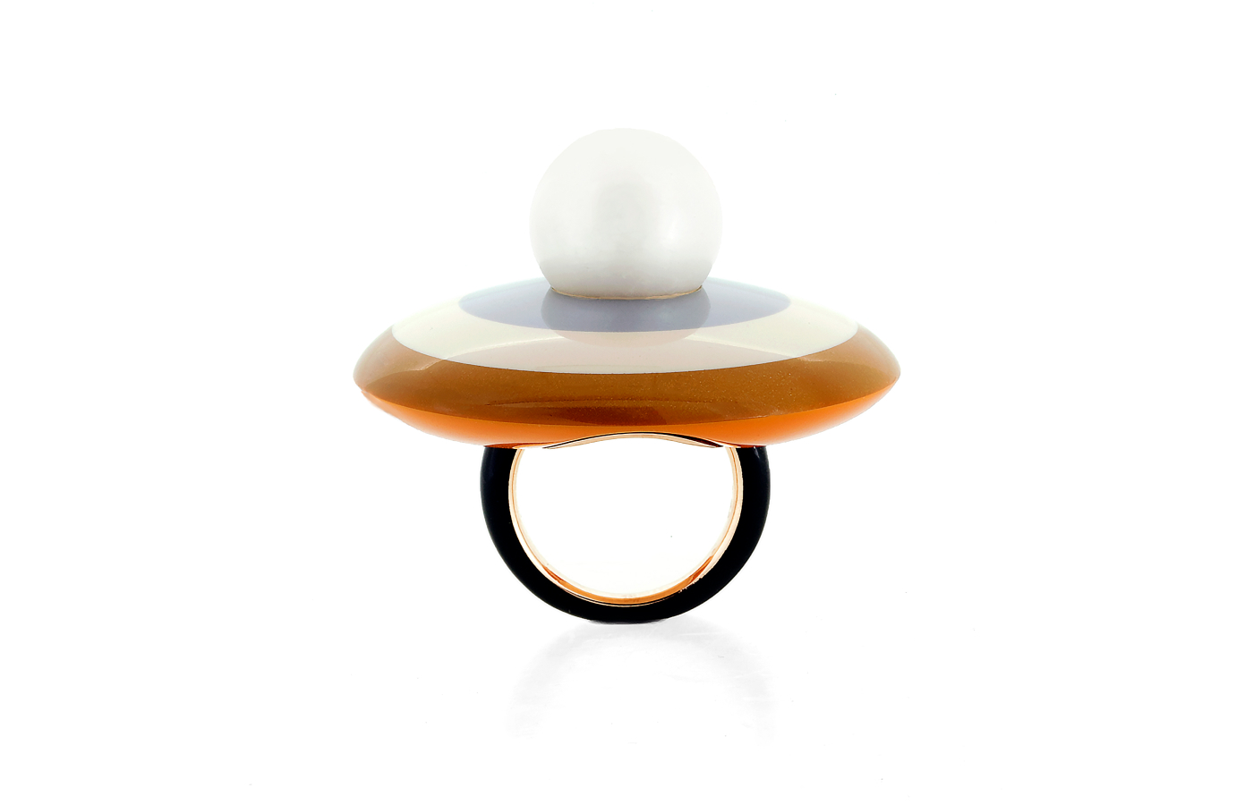 <p>Taffin ring in rose gold, multi-colour ceramic, featuring a 23.47-ct pearl</p>
