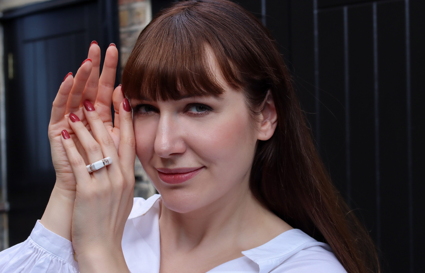 Katerina Perez wears an Inés Nieto ring with white cacholong and diamonds set in 18k rose gold 