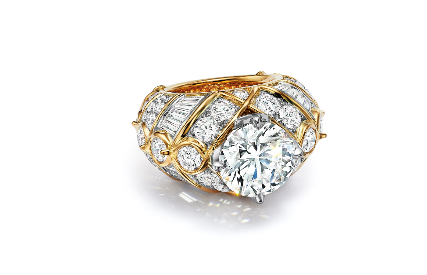  Tiffany & Co. Pisces ring in platinum and 18k yellow gold with a diamond of over 6 carats and diamonds from the 2023 Blue Book High Jewellery collection