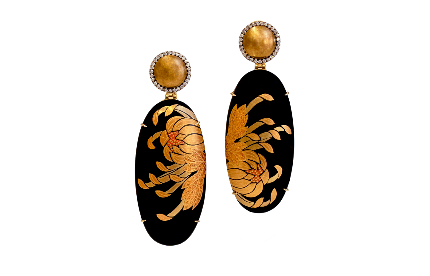  Silvia Furmanovich Chrysanthemum earrings in lacquer and maki-e set in gold with diamond
