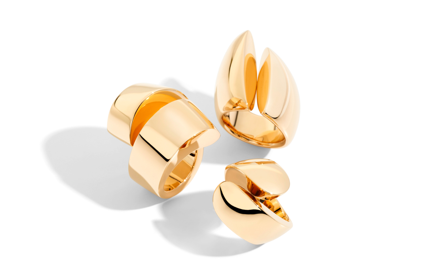  The Vhernier Kiss, Spire and Eclisse rings in 18k gold 