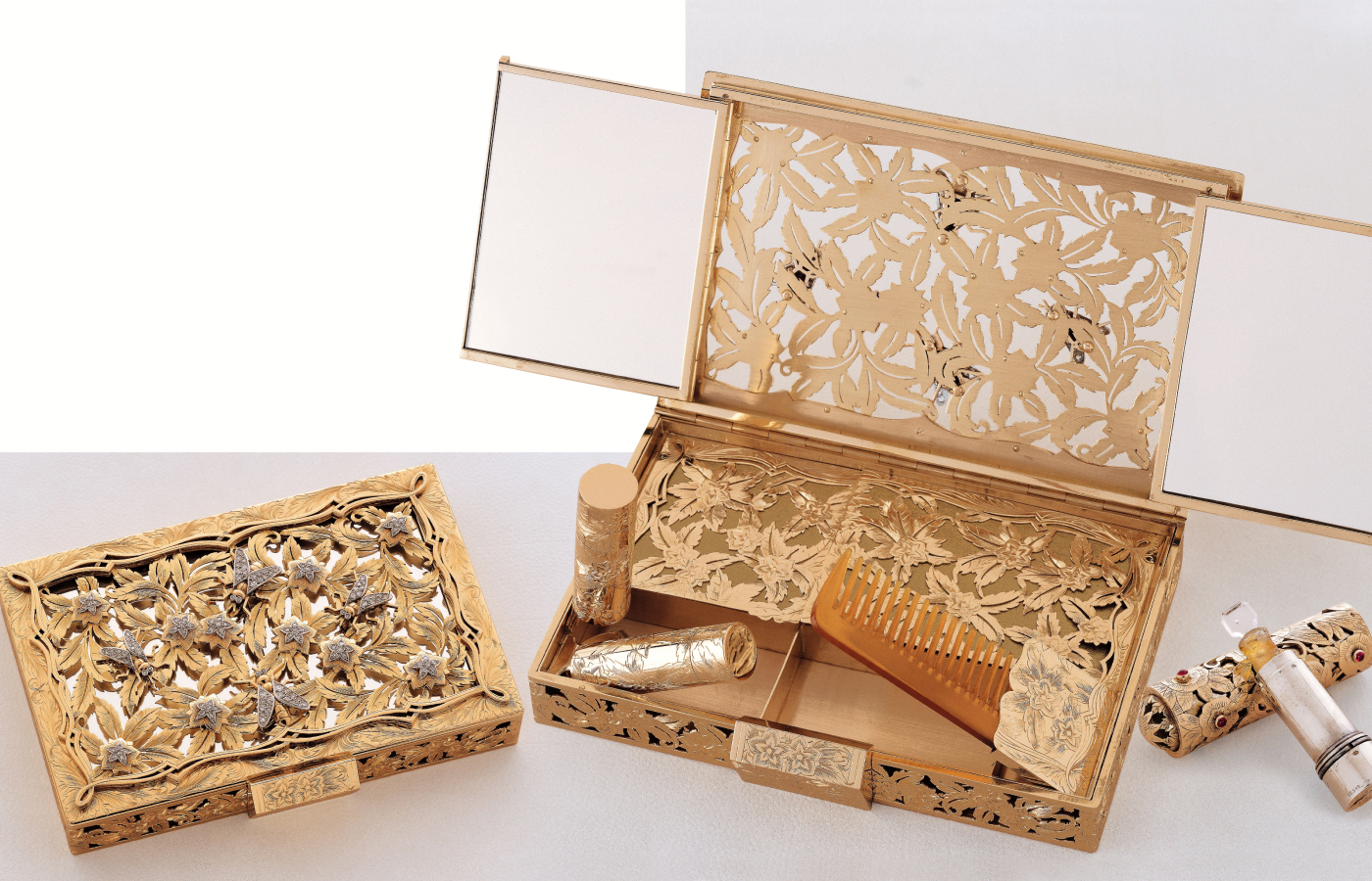  Inside the 1961 Boucheron vanity case featuring holly leaf pattern in gold and rubies