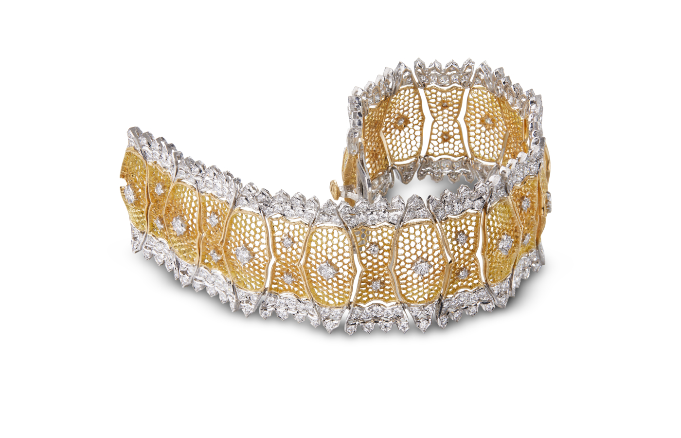  Buccellati Mosaico High Jewellery bracelet with a honeycomb gold interior and white gold frame, set with 4.22 carats of diamonds