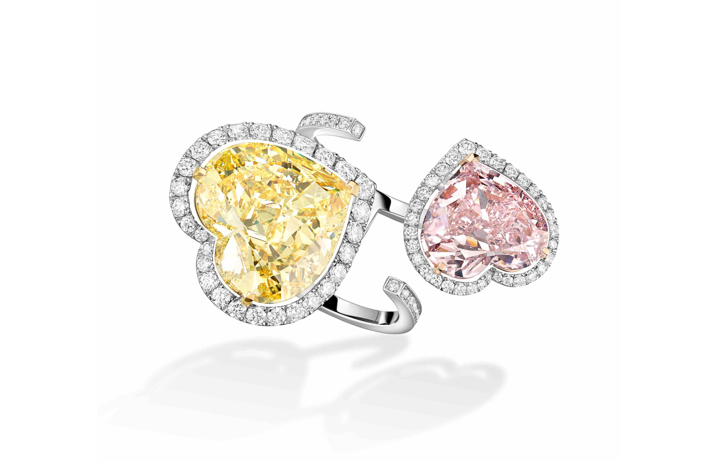  Messika Joy Cœur Toi et Moi ring with two heart-shaped diamonds for a total of 25.07 carats, from the Midnight Sun High Jewellery collection