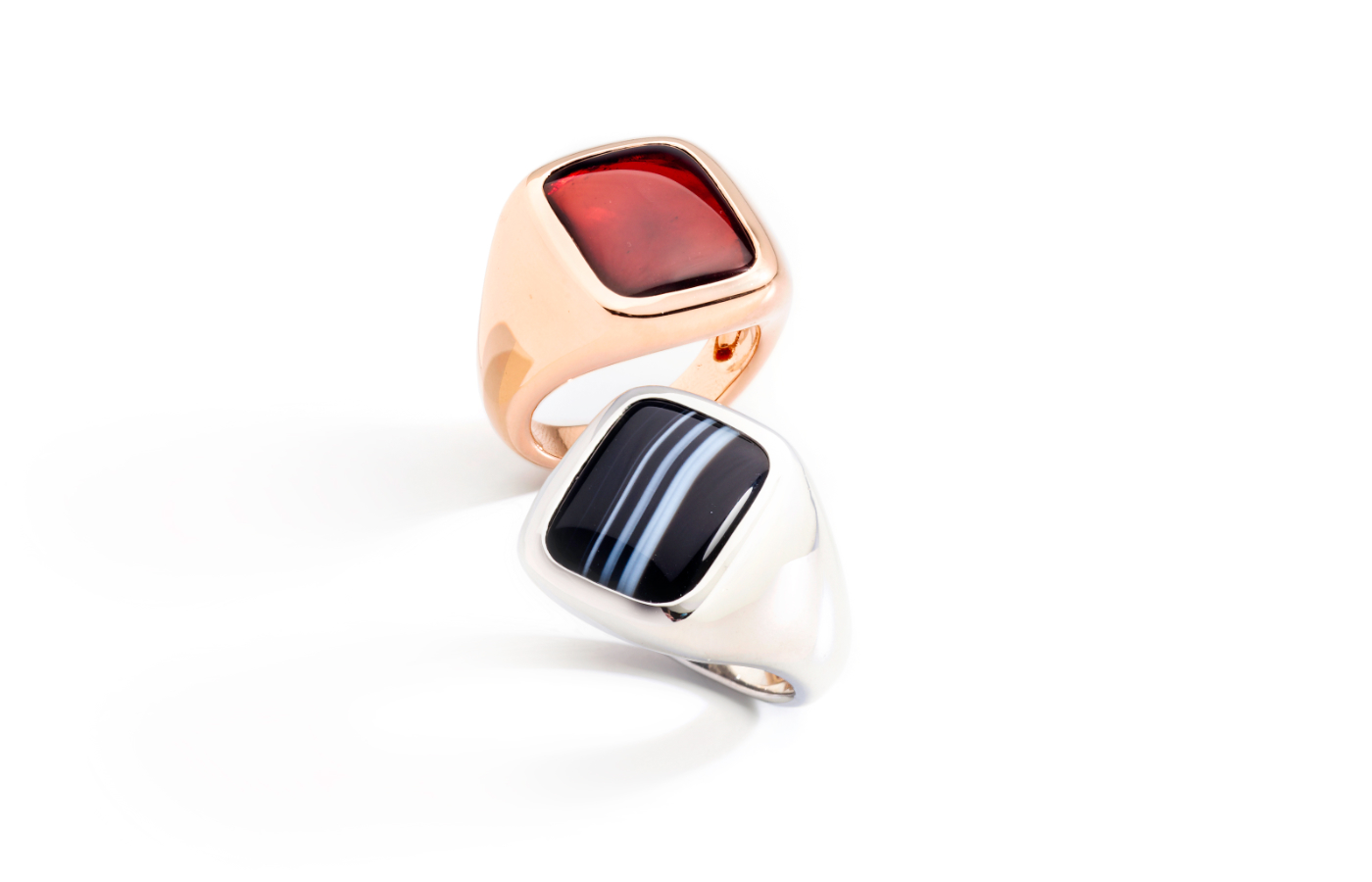  Pomellato Iconica rings in gold, white gold, pyrope agathe and black agathe