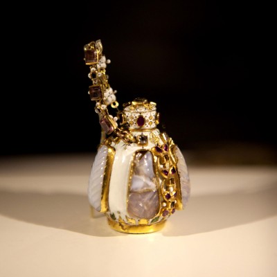 A bejewelled scent bottle