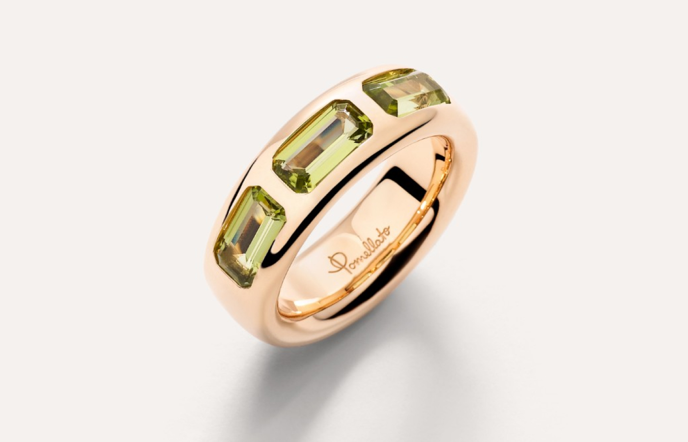 Pomellato Iconica ring in gold and peridot