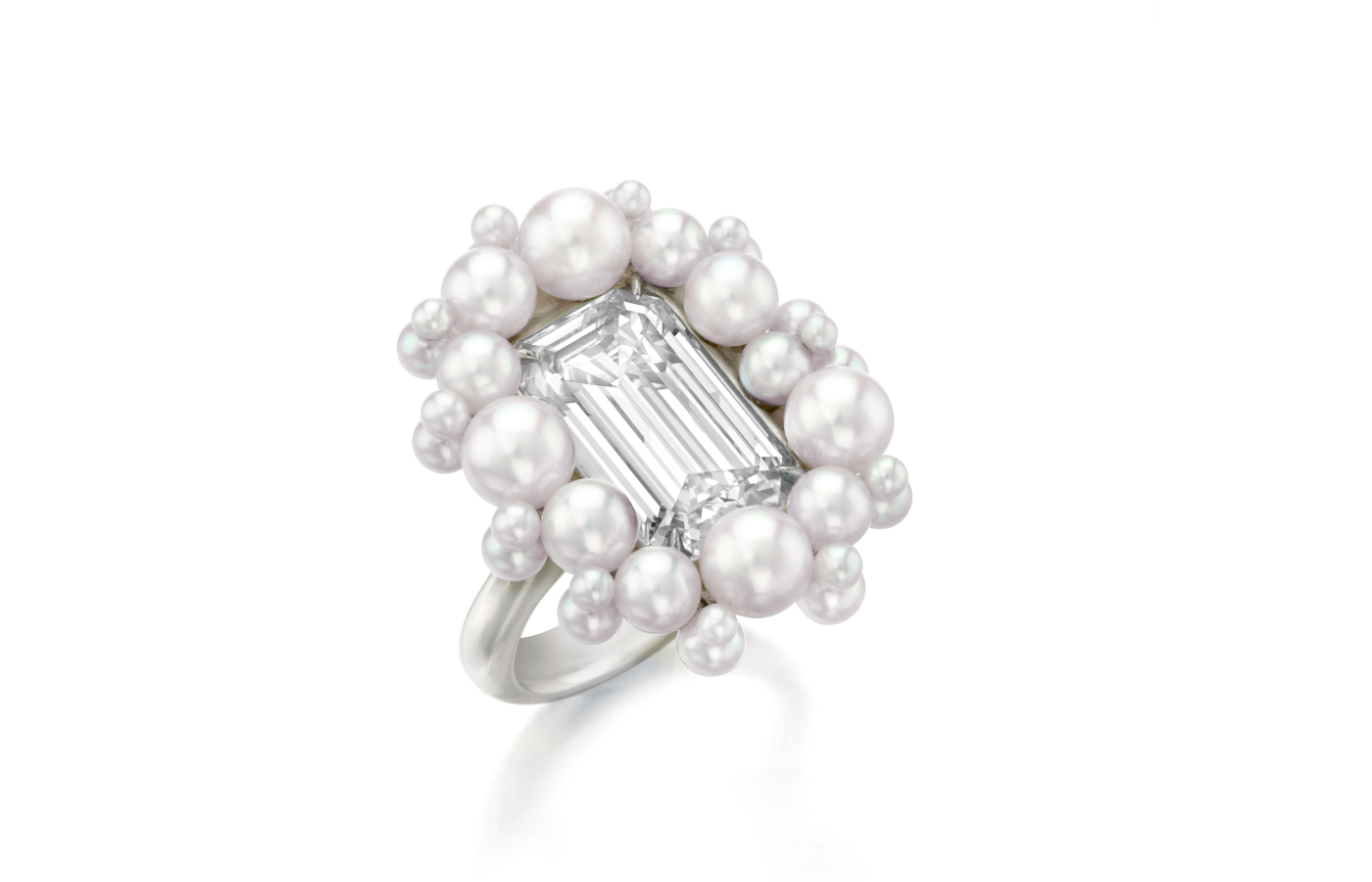  Assael Bubble ring with a 7.30 carat diamonds, natural pearls and Japanese Akoya pearls in platinum 