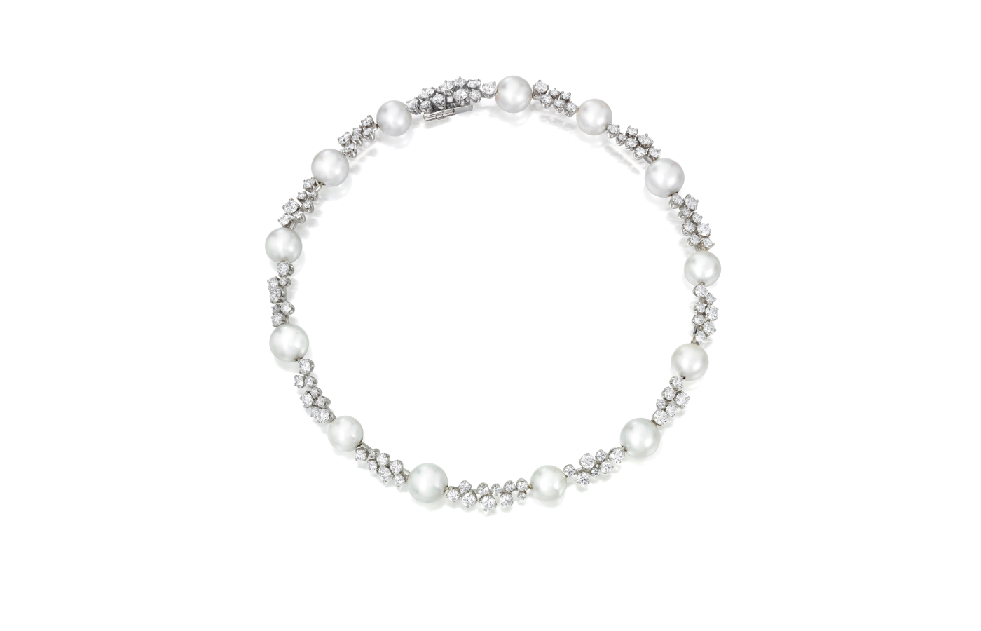  Assael Riviere necklace with 13 round South Sea pearls and 98 round brilliant-cut diamonds for 24.54 carats, set in 18k white gold and platinum 