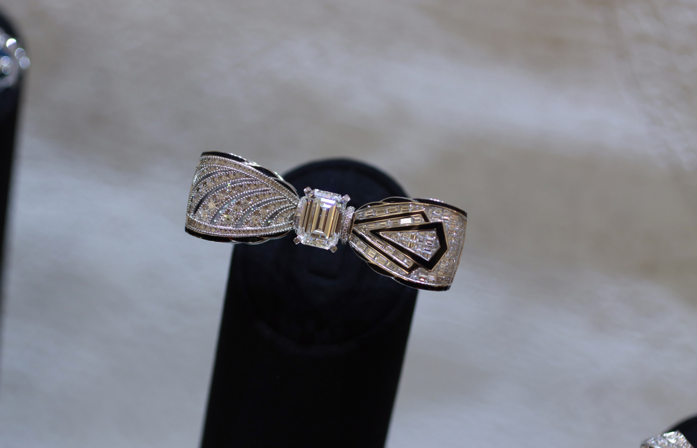 Serendipity Jewelry Double Me High Jewellery reversible ring with diamonds and black enamel