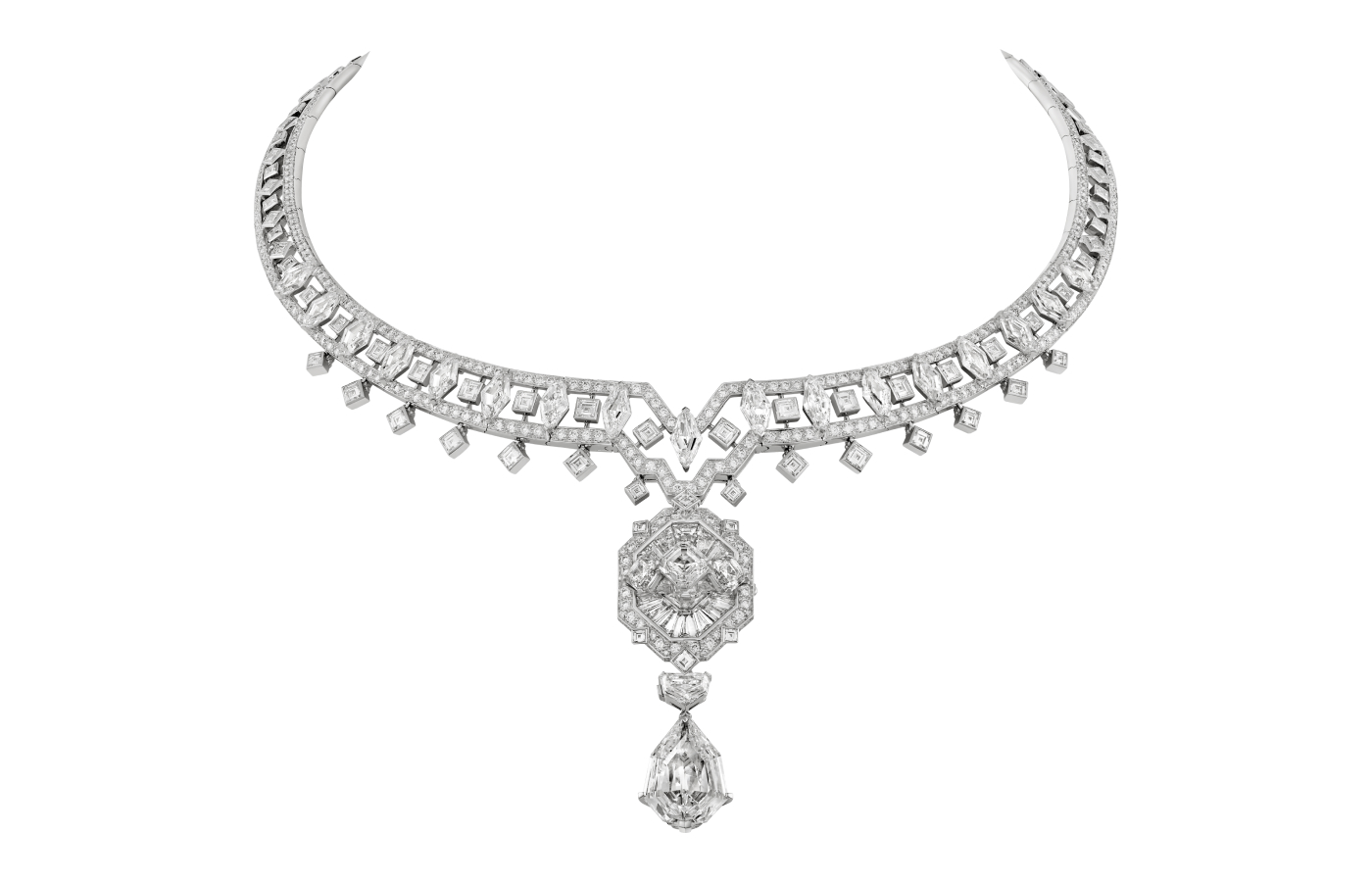  Rihanna at the Golden Globes 2023 wearing a Cartier necklace with 26.51 carats of diamonds from the Sixième Sens High Jewellery collection