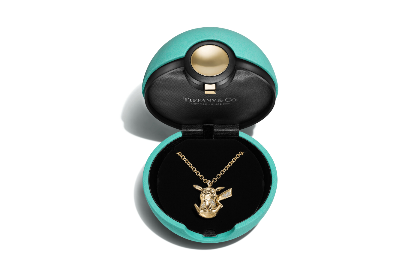  TIffany & Co. X Daniel Arsham Pokémon Pikachu necklace in gold and diamond 