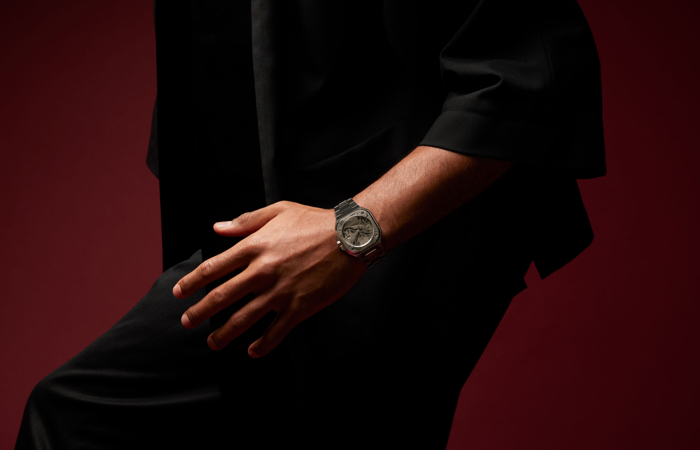 Model wearing the Bell & Ross BR 05 Artline Dragon watch in engraved steel