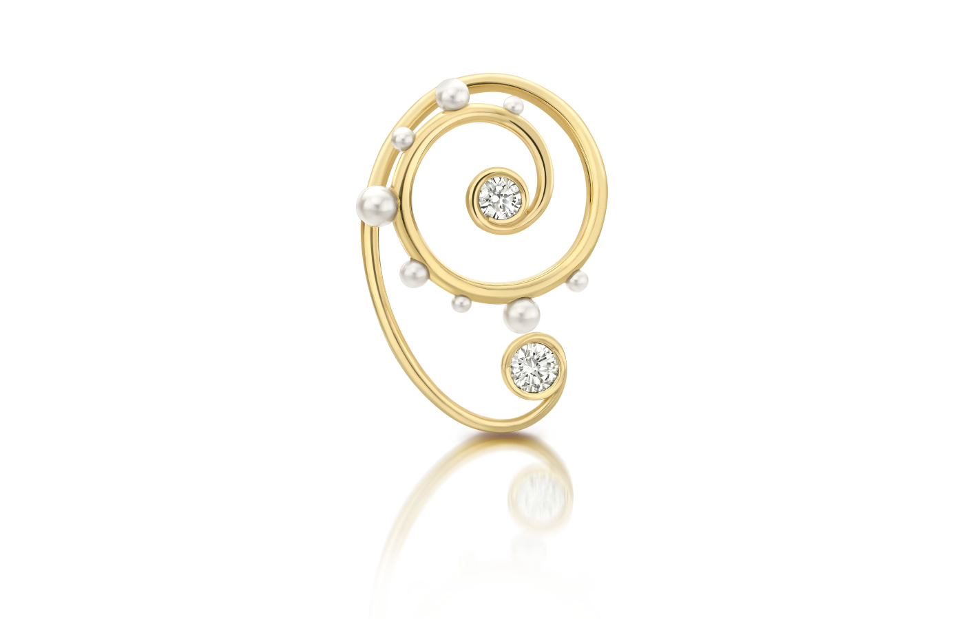 Jessica McCormack Haas earcuff in gold and diamond 