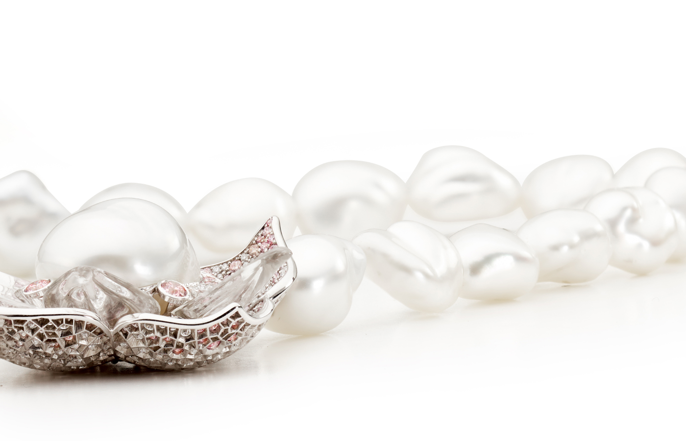  The Iluka necklace by Matthew Ely contains 43 South Sea Keshi pearls with perfectly matching colour, shape and tone 