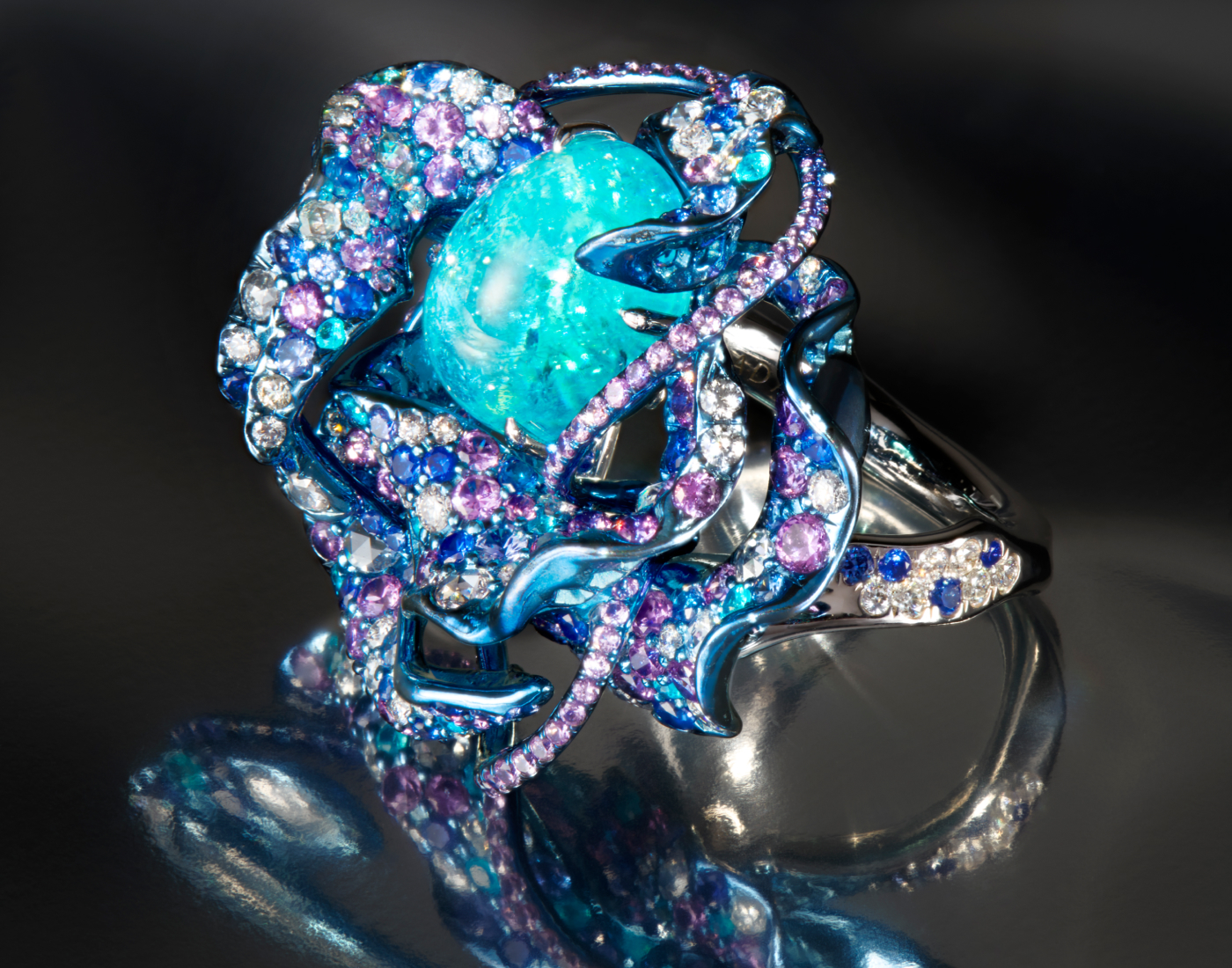  Neha Dani Nuray ring with an oval-shaped Paraiba tourmaline of 9.33 carats, multi-coloured sapphires and diamonds 