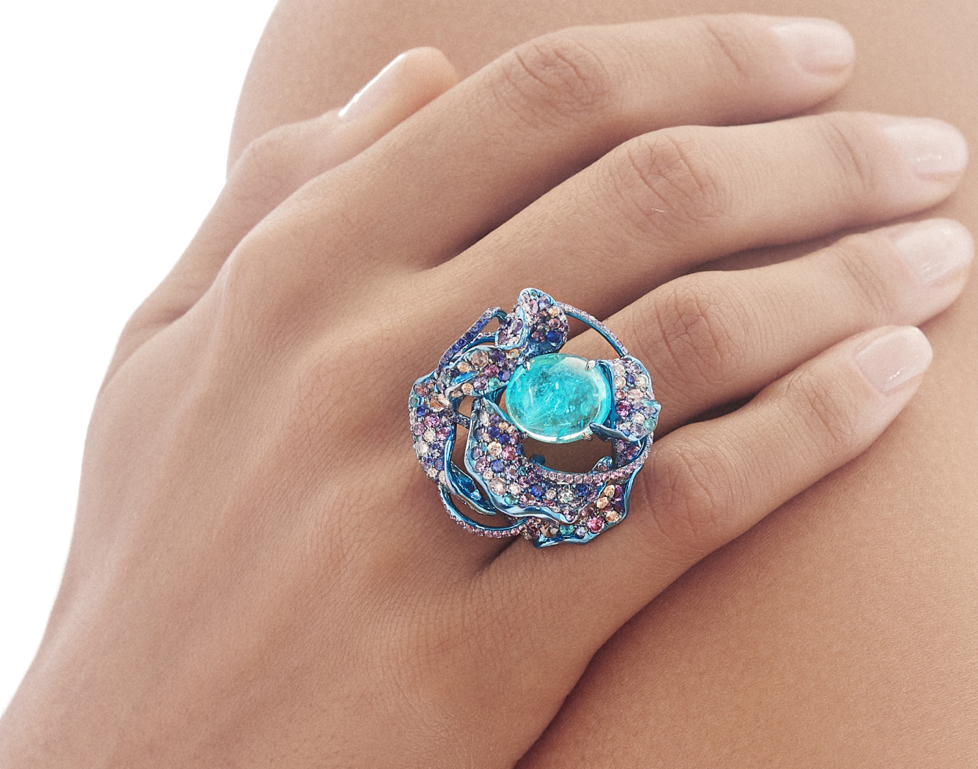 Neha Dani Nuray ring with an oval-shaped Paraiba tourmaline of 9.33 carats, multi-coloured sapphires and diamonds 