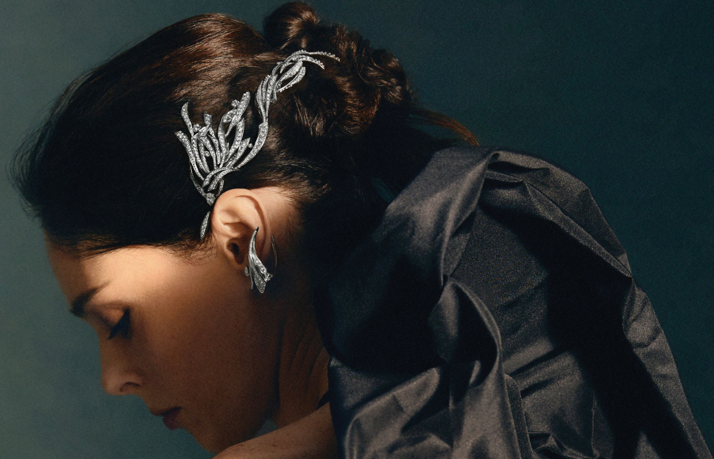 Coco Rocha wearing the Chaumet Envol brooch, head ornament and earcuff in white gold and diamond from the Un air de Chaumet collection