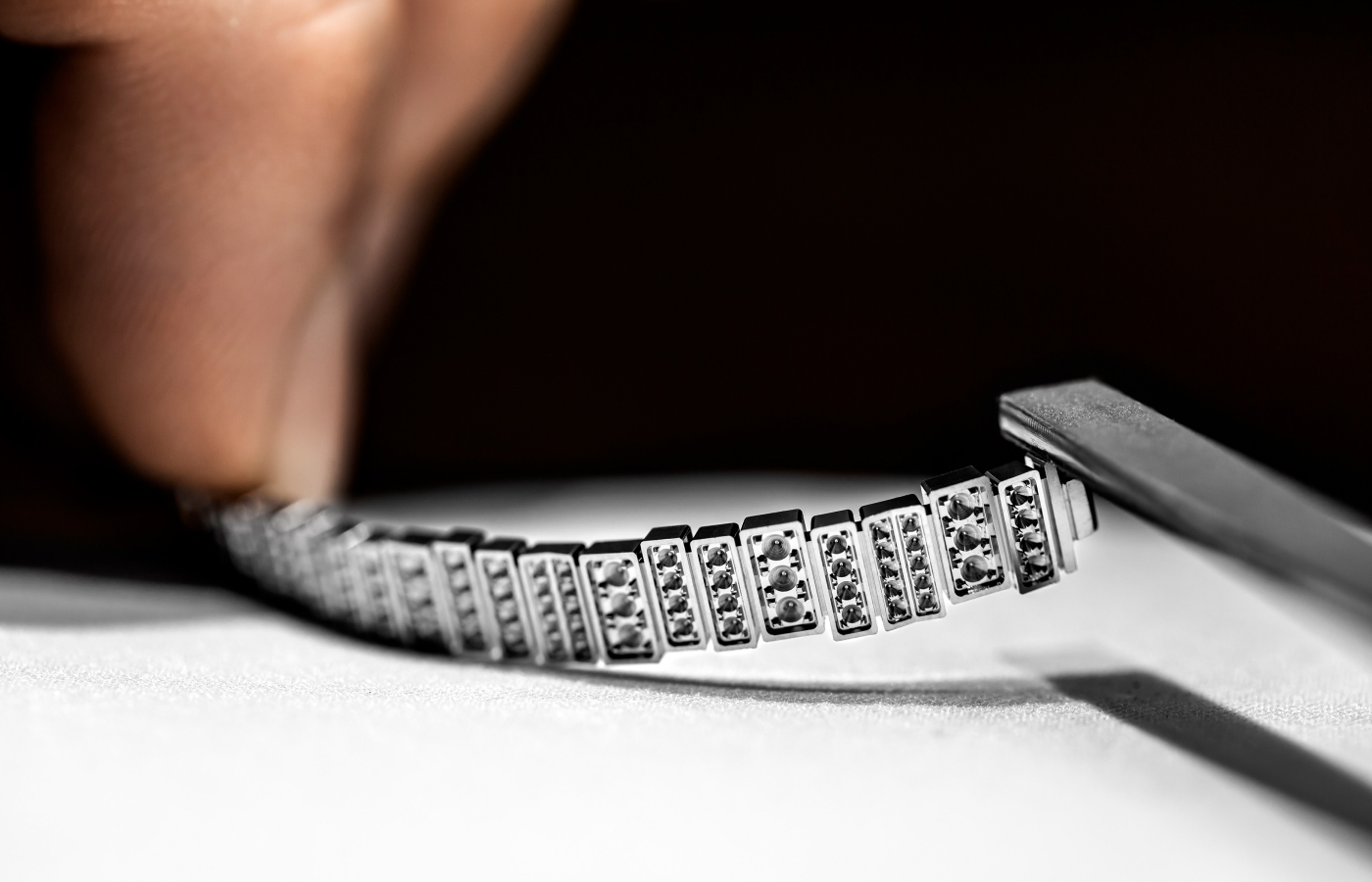  Making of Dior Joaillerie bracelet in white gold and diamond from the Gem Dior collection