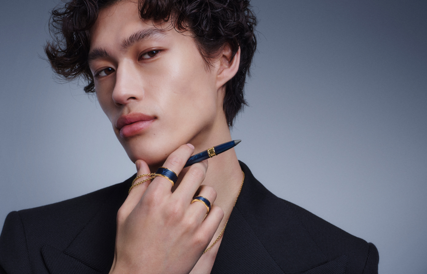  Model wearing Les Gastons Vuitton large and small rings in gold and titanium from Les Gastons Vuitton collection