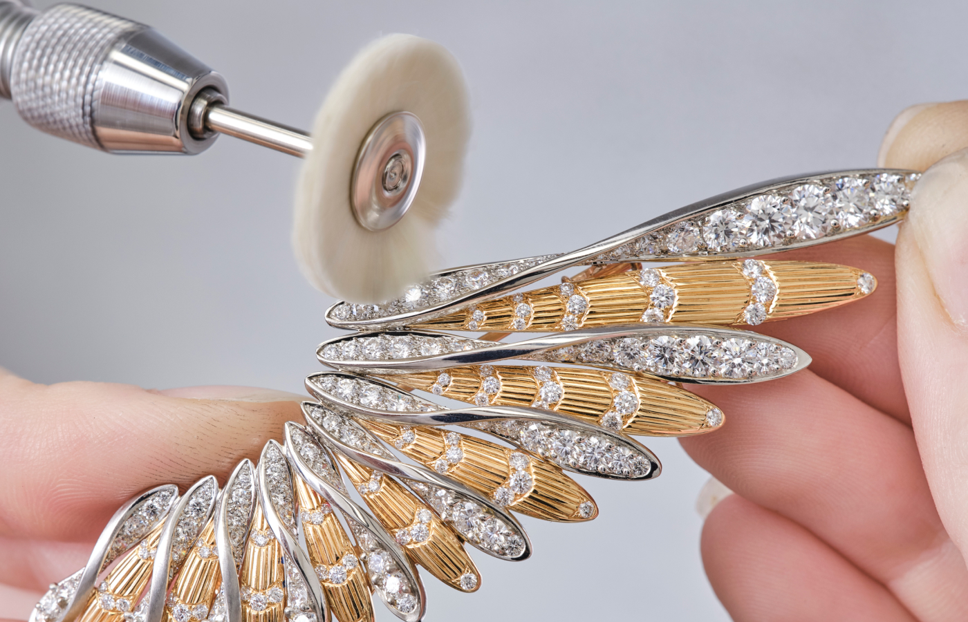  Polishing the Chaumet Plume d'or brooch and hair ornament in platinum, white gold, rose gold and diamond from the Un air de Chaumet collection
