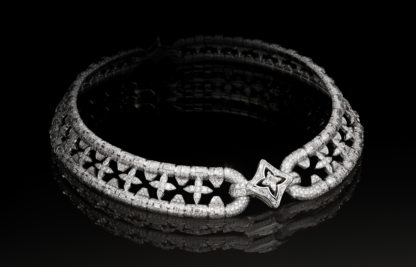   Bones necklace in 18k white gold with one LV Monogram Star-cut diamond of 1.02 carats and further diamonds from the Louis Vuitton Deep Time Chapter II High Jewellery collection 
