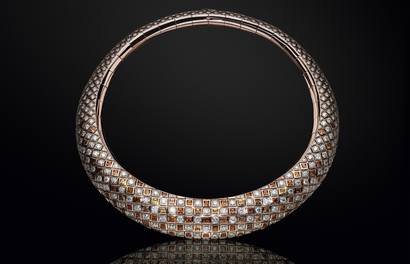 Skin necklace in 18k pink gold and platinum with 83 Umba sapphires for 19.45 carats and diamonds, from the Louis Vuitton Deep Time Chapter II High Jewellery collection