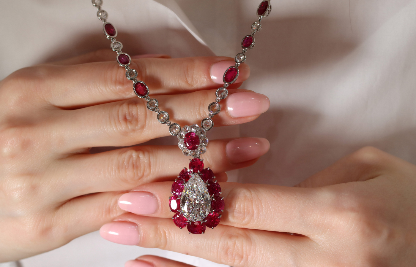House of GOL Heritage necklace with 33 Burmese rubies for a total of 28.44 carats, a pear-shaped diamond of 10.02 carats, and 111 rose-cut diamonds in platinum, 18k white gold and titanium