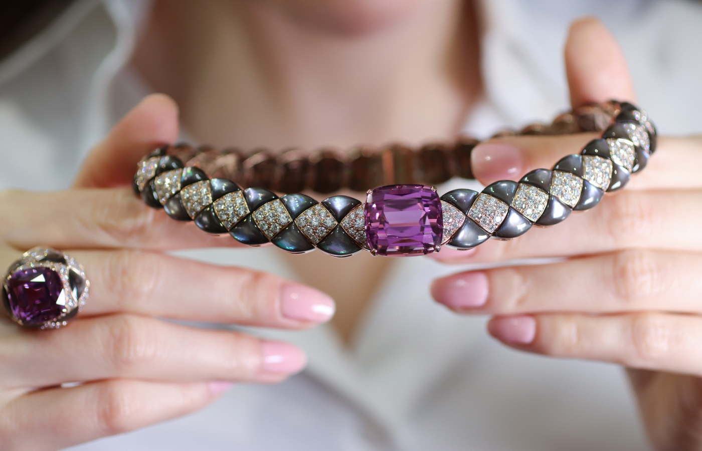 The Unique Show participant Maison J’OR will present high jewellery, such as this Gothica necklace with kunzite and mother of pearl, at Luxury St Moritz in February 2024