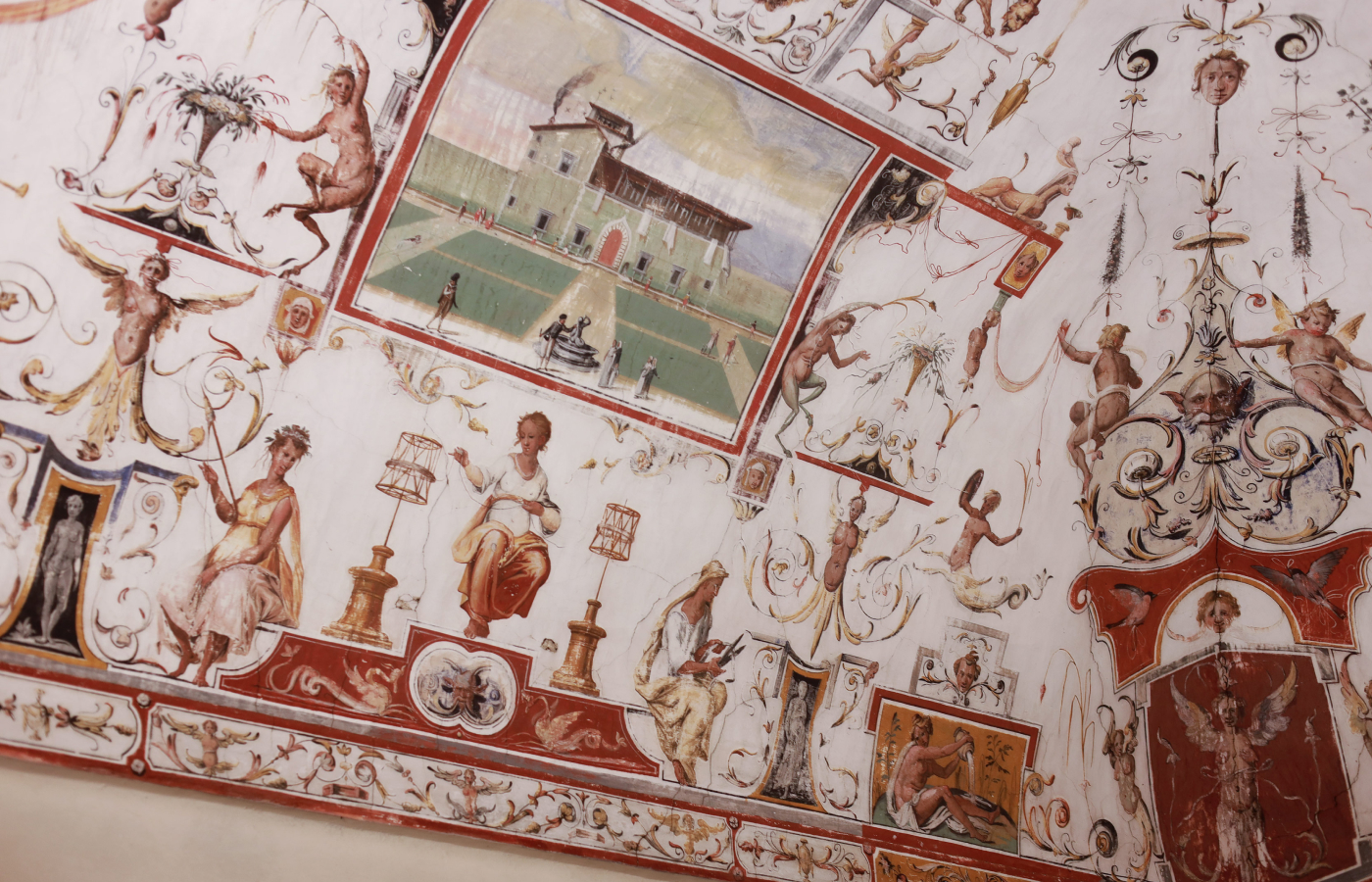  The beautiful and inspiring friezes that decorate Villa Corsi Salviati, the base of Italian fine jewellery brand FerriFirenze 