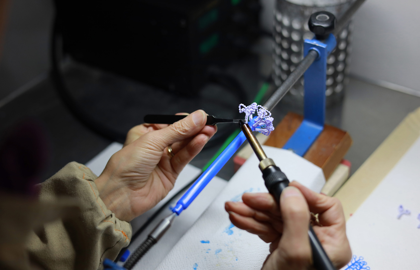  The process of creating a casting tree at the FerriFirenze atelier in Villa Corsi Salviati, located north of Florence in the Tuscan countryside 