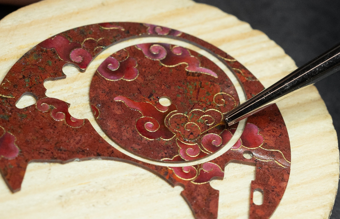  Making of the Jaquet Droz Imperial Dragon Automaton Red Gold watch in gold, 