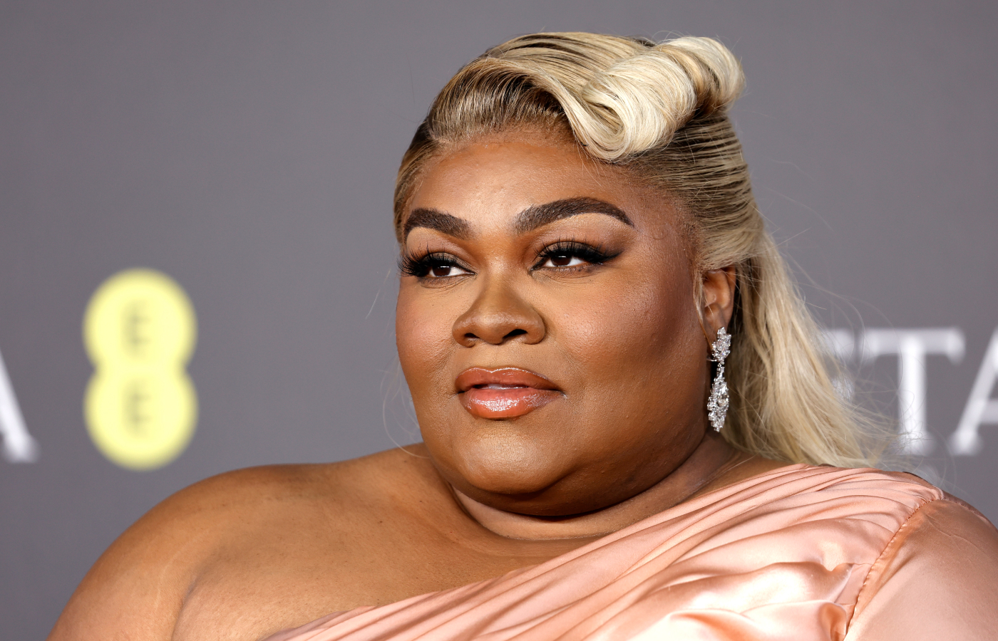 Da’Vine Joy Randolph in white gold and diamond earrings by Moussaieff