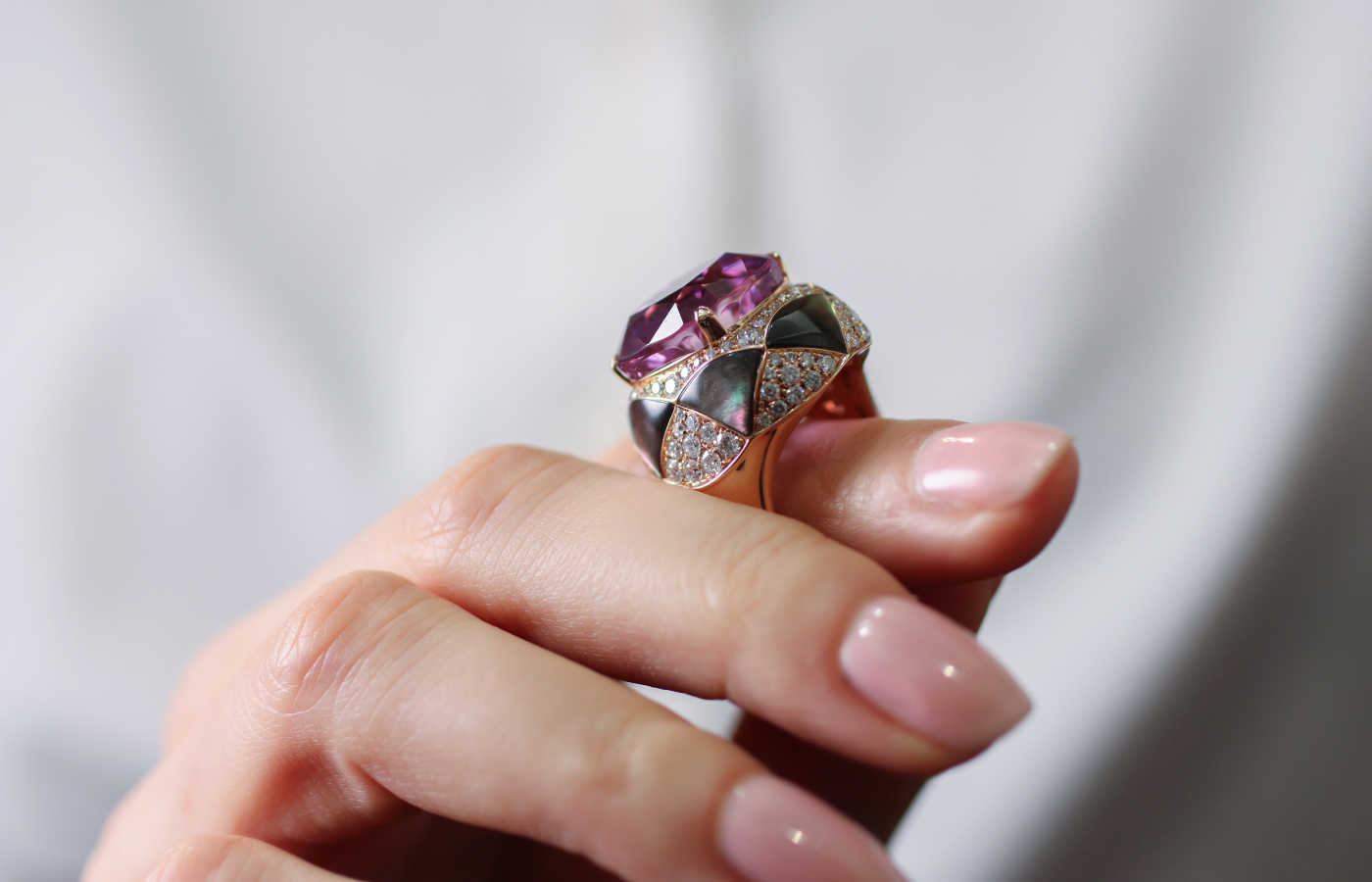  A closer look at the cutout fan-shaped grey mother of pearl in the J’OR Jewels Gothica cocktail ring, set with a pink-lilac kunzite gemstones and diamonds 